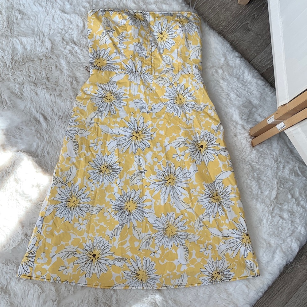Pretty summer Daisy pattern strapless dress, white/yellow RW & Co., size 8
